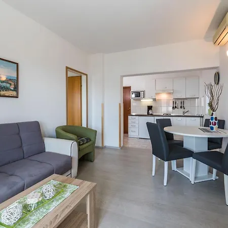 아파트 Mikanovic *