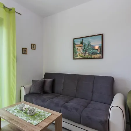 Apartment Mikanovic *
