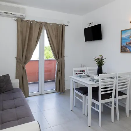 Mikanovic 아파트 *